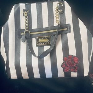 Betsey Johnson designer black and white bag! in excellent condition!